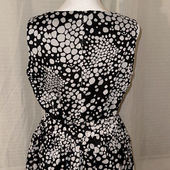 MK 12 Black White Spotted Polka Pebbles Sleeveless Faux Wrap V-Neck A-Line Dress - Picture 4 of 13